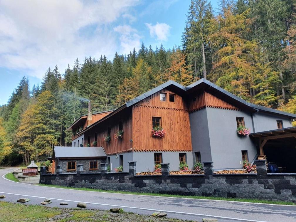 Kamenny Mlyn Hotel Strážné Buitenkant foto